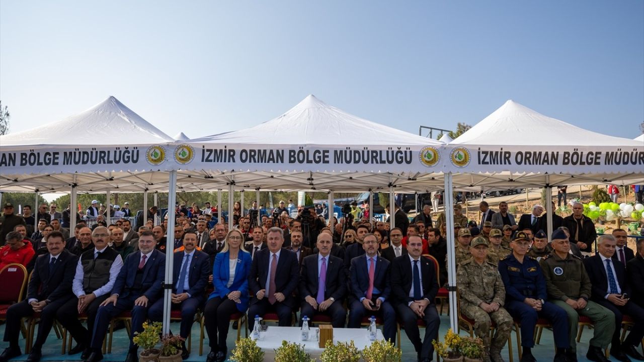 TBMM Başkanı Kurtulmuş İzmir'de Orman Yangınlarıyla Mücadele İçin Fidan Dikti