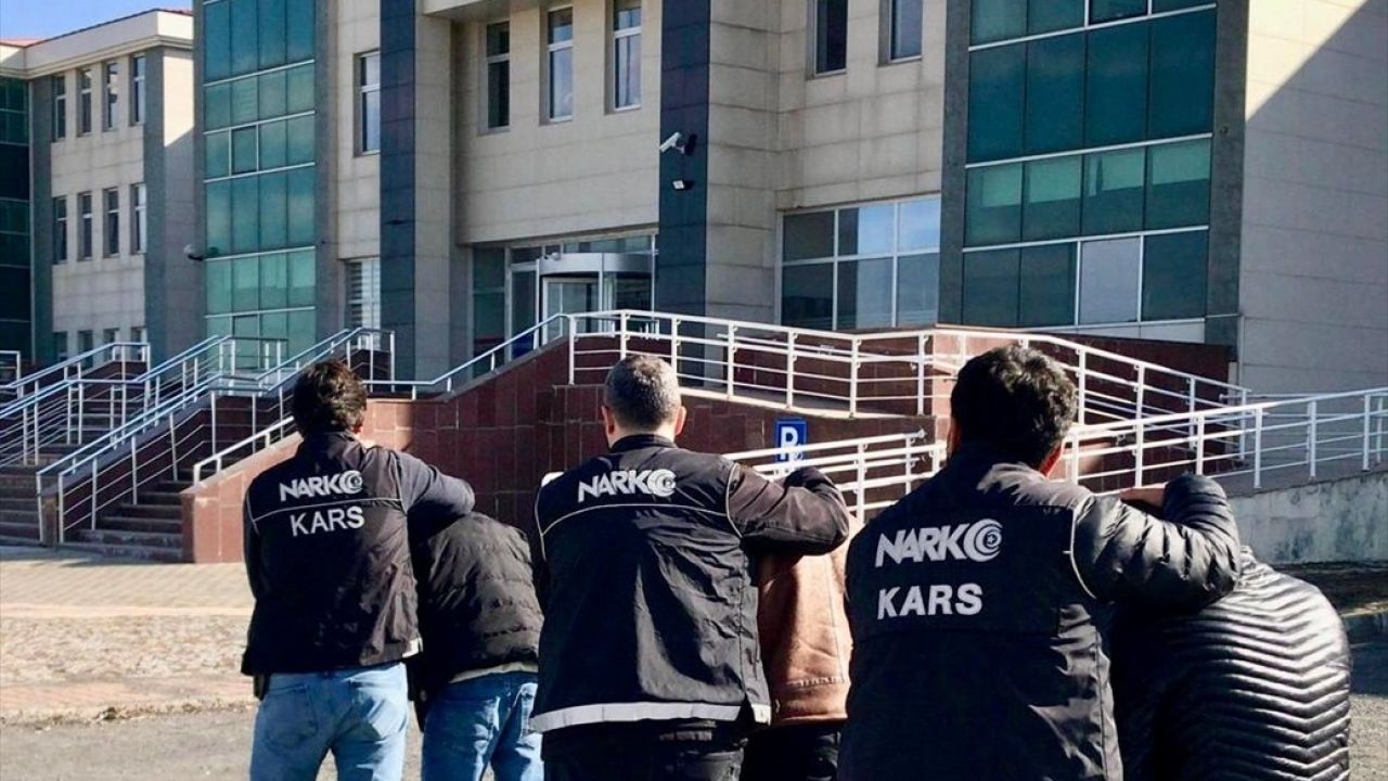 Kars'ta Uyuşturucu Operasyonu: 2 Zanlı Tutuklandı