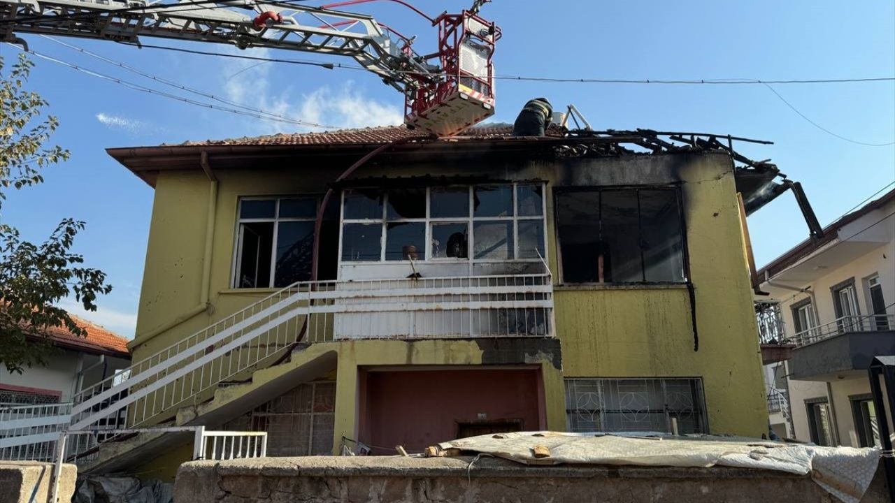 Aksaray'da Konut Yangını: Baba ve Çocukları Dumandan Etkilendi