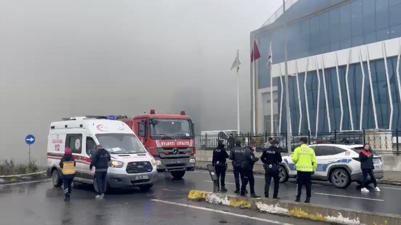 Esenyurt'ta Tıbbi Cihaz Üretim Fabrikasında Yangın Çıktı