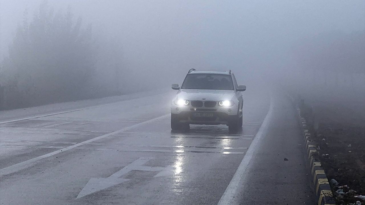 Kastamonu'da Sis Etiği Ulaşımı Zorluyor