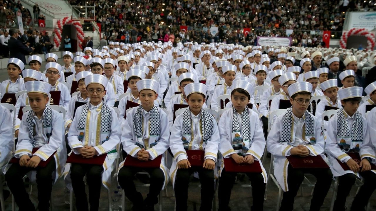 Kayseri'de Hafızlık İcazet Töreni Düzenlendi