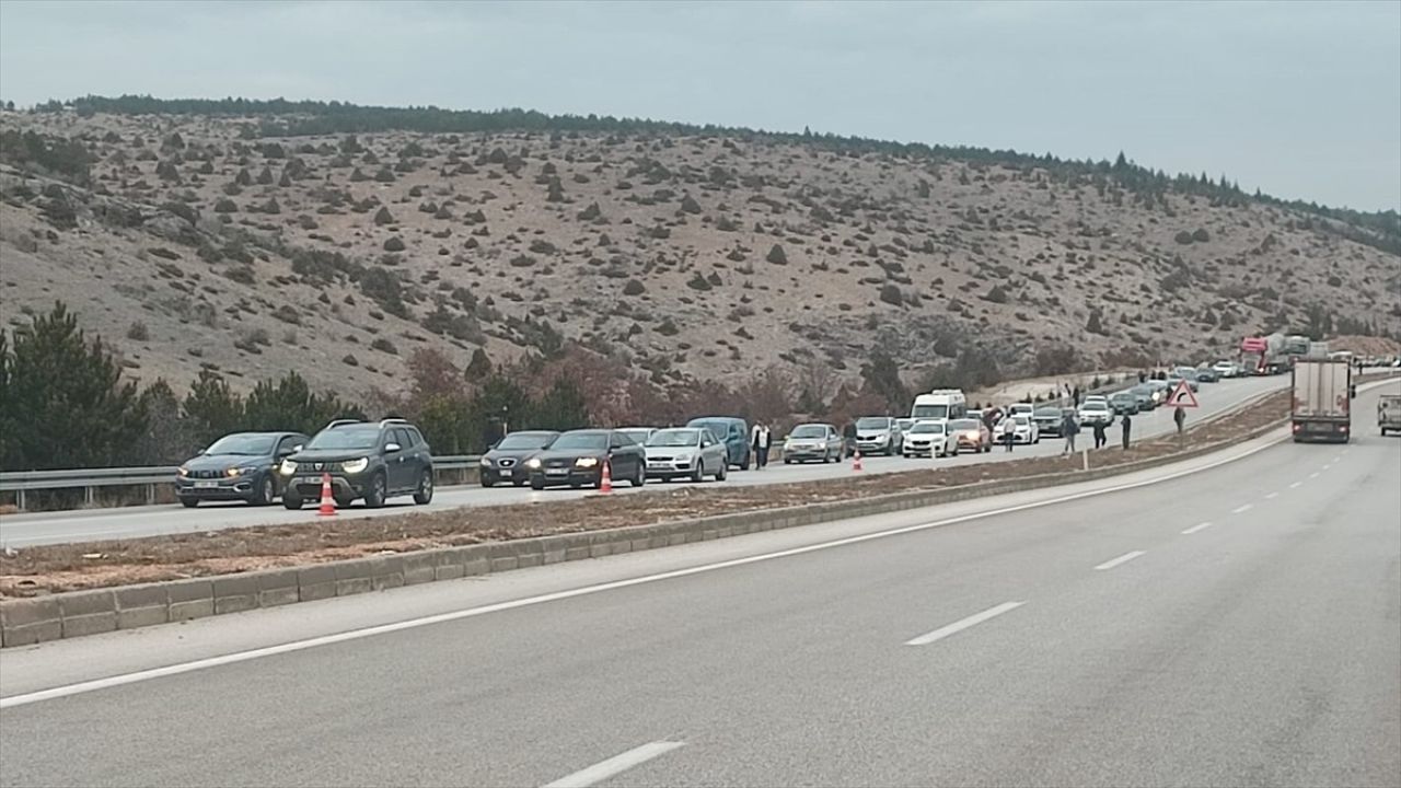 Konya'da Seyir Halindeki Çekici Alev Alev Yandı