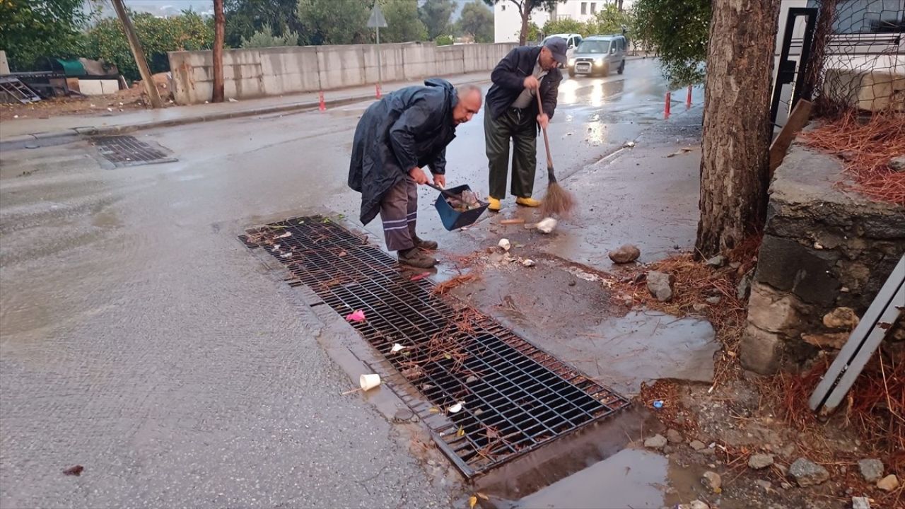 Muğla'da Sağanak Yağış Hayatı Olumsuz Etkiliyor