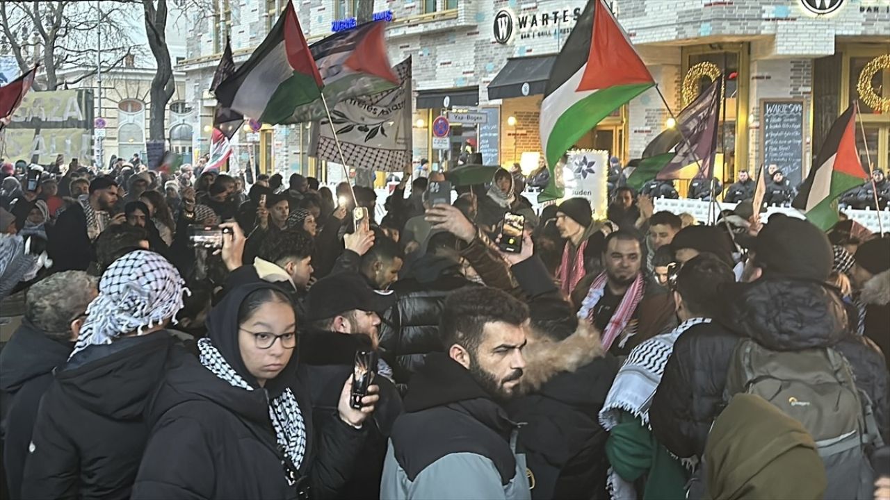 Berlin'de Filistin'e Destek Gösterisinde Gözaltılar