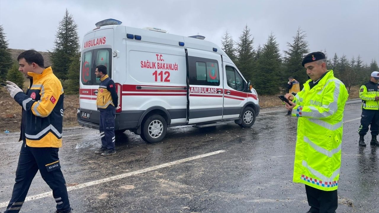 Eskişehir'de Yolcu Otobüsü Devrildi, 1 Kişi Hayatını Kaybetti