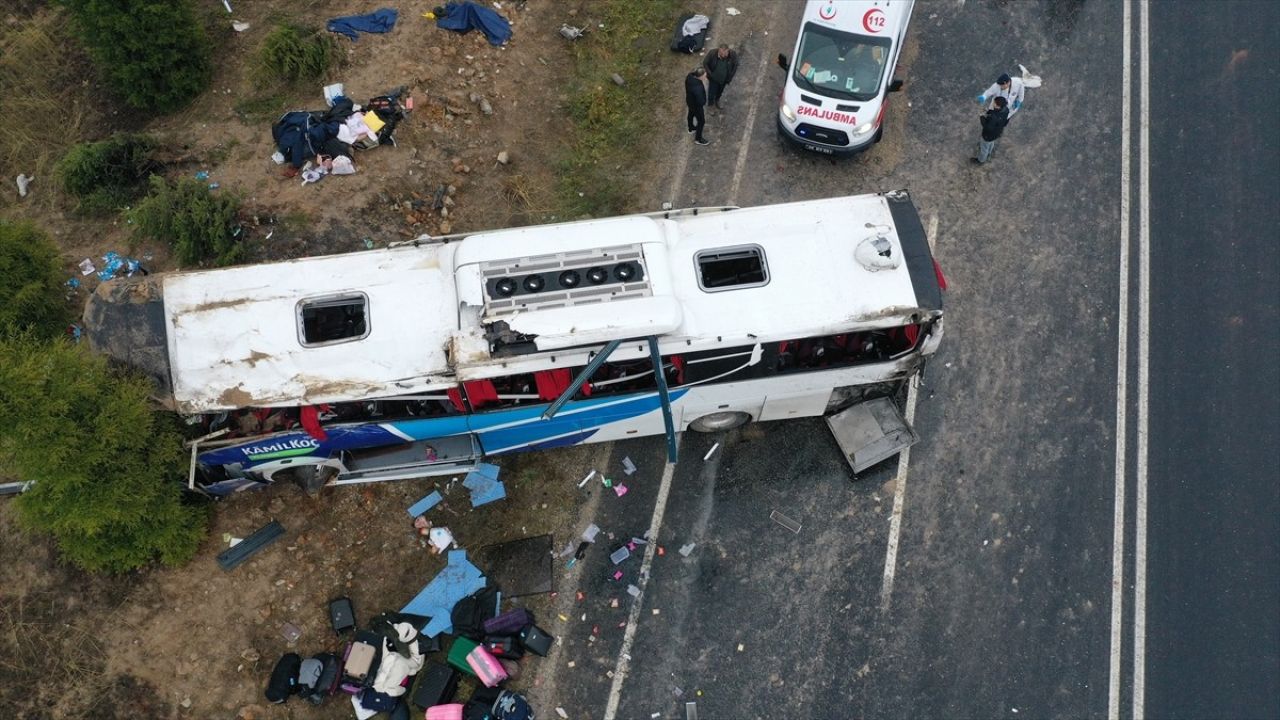 Eskişehir'de Devrilen Yolcu Otobüsü: 1 Ölü, 41 Yaralı