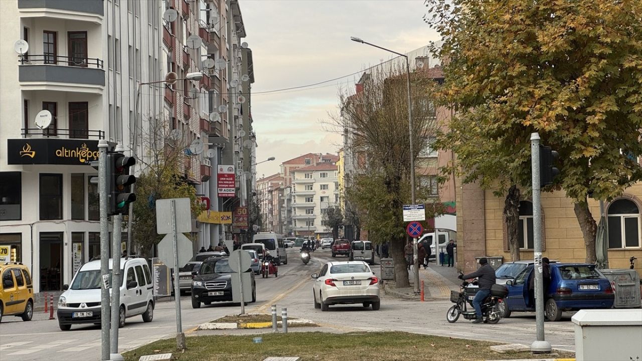 Çorum'da Patlamada Hasar Gören Bina Yıkıldı