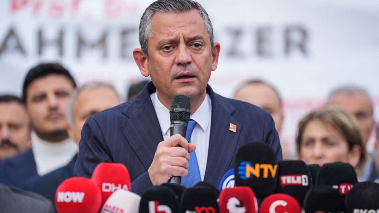 CHP Lideri Özgür Özel'den Esenyurt'ta Demokrasi Nöbeti Açıklaması