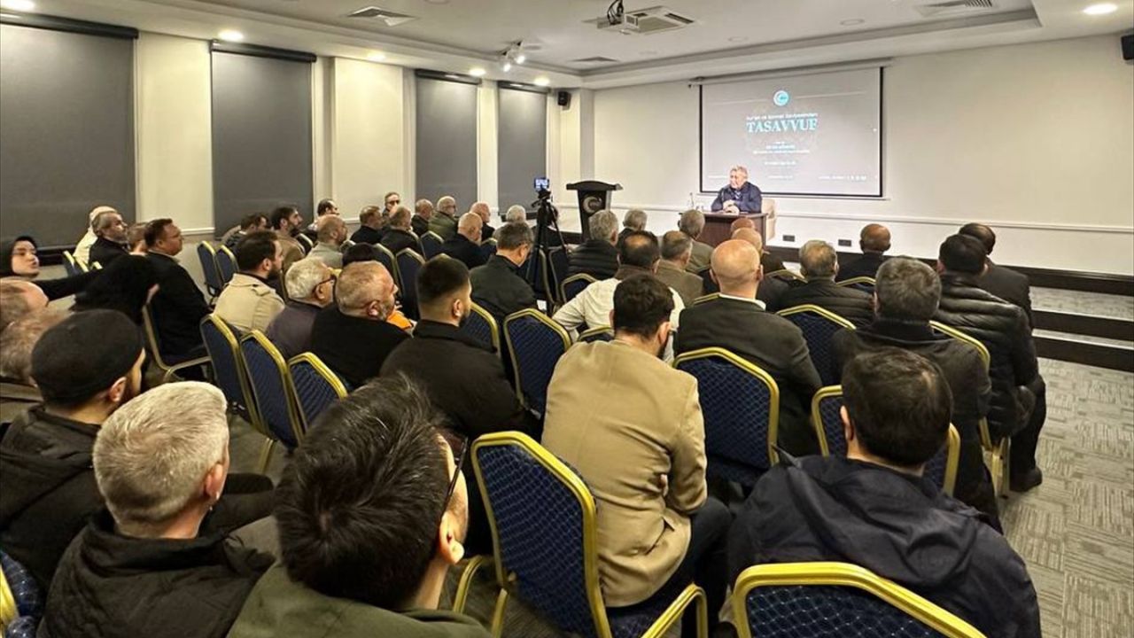 İstanbul'da Tasavvuf Konferansı Gerçekleşti