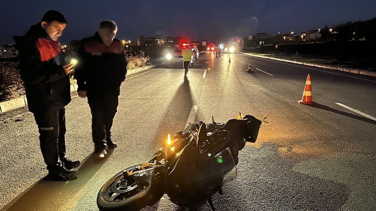 Sinop'ta Motosiklet Kazası: Bir Yaya Hayatını Kaybetti, Sürücü Ağır Yaralı