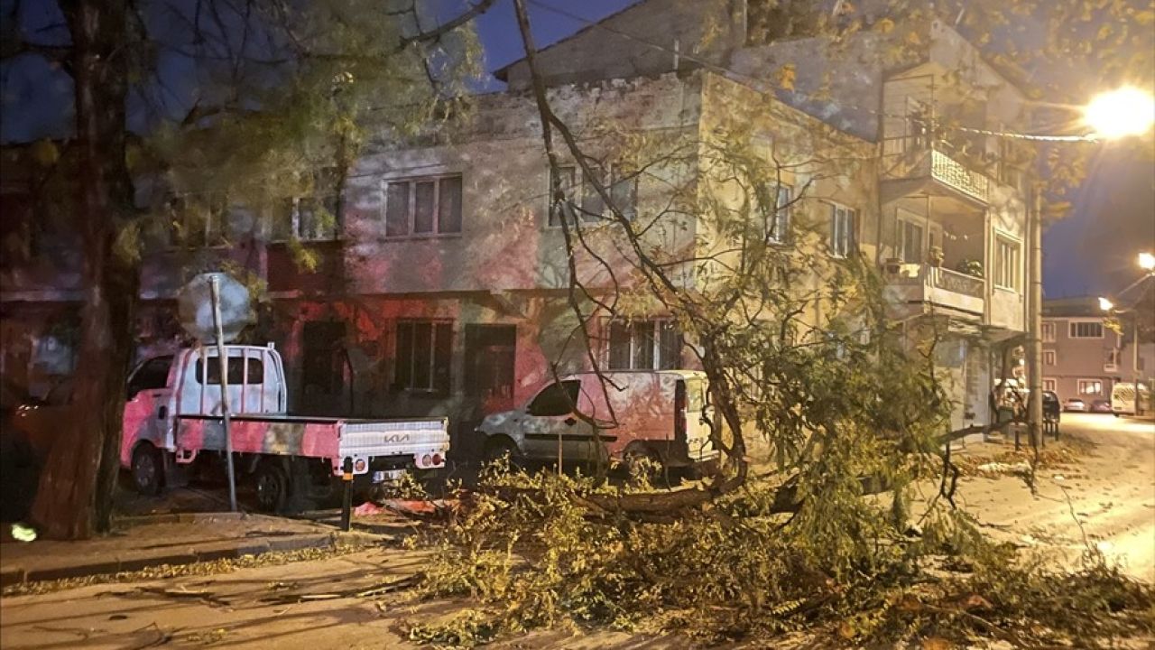 Bursa'dayken Fırtına Hayatı Olumsuz Etkiledi