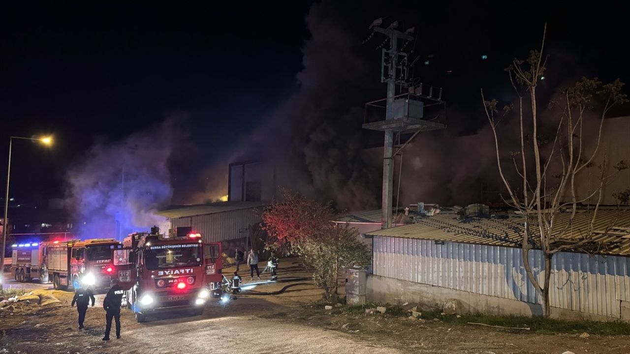 İzmir'de Polis Ekibine Silahlı Saldırı: 13 Gözaltı Daha