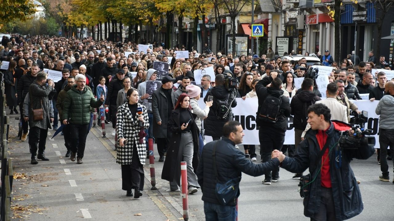 Arnavutluk'ta Akran Şiddetine Dikkat Çeken Protesto