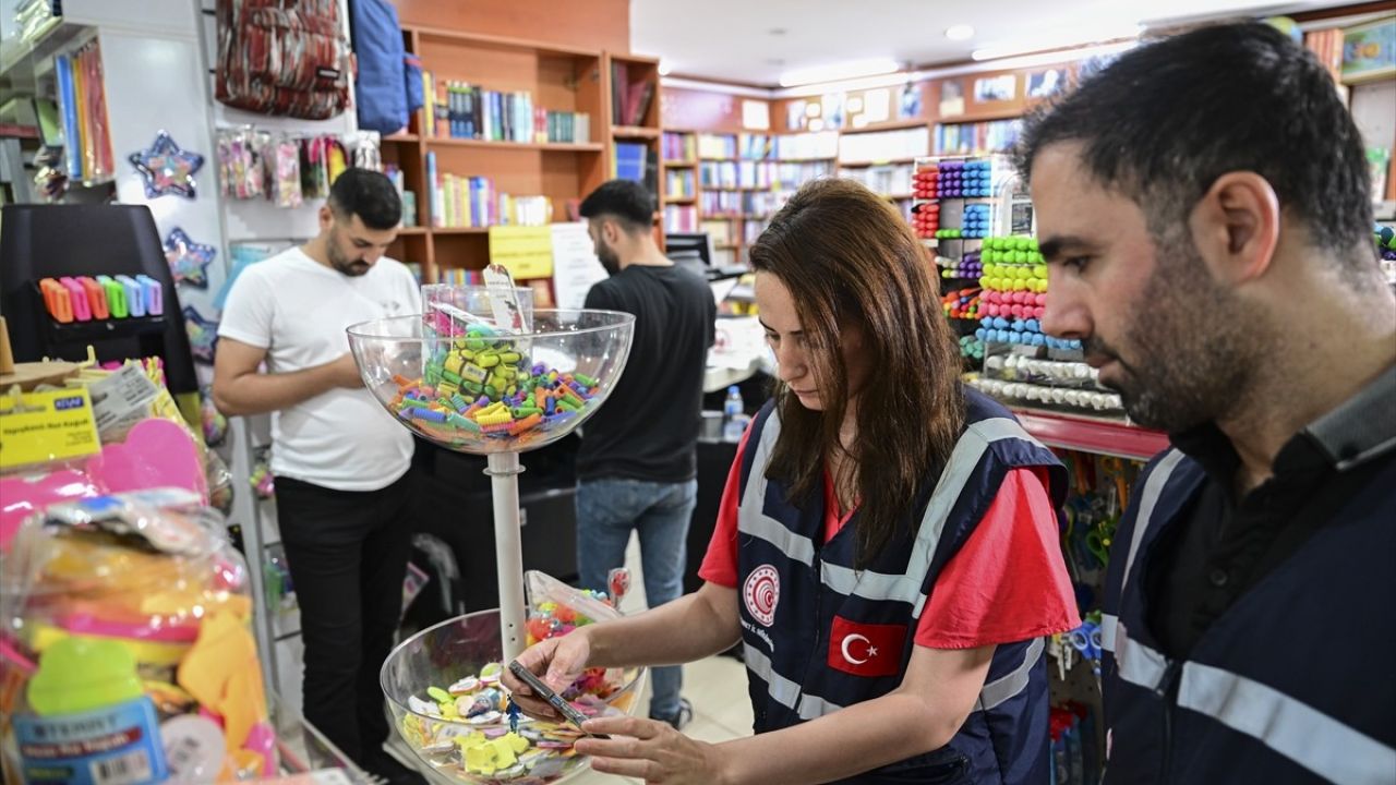 Ticaret Bakanlığı İstanbul'da Okul Ürünleri Fiyat Denetimi Gerçekleştirdi