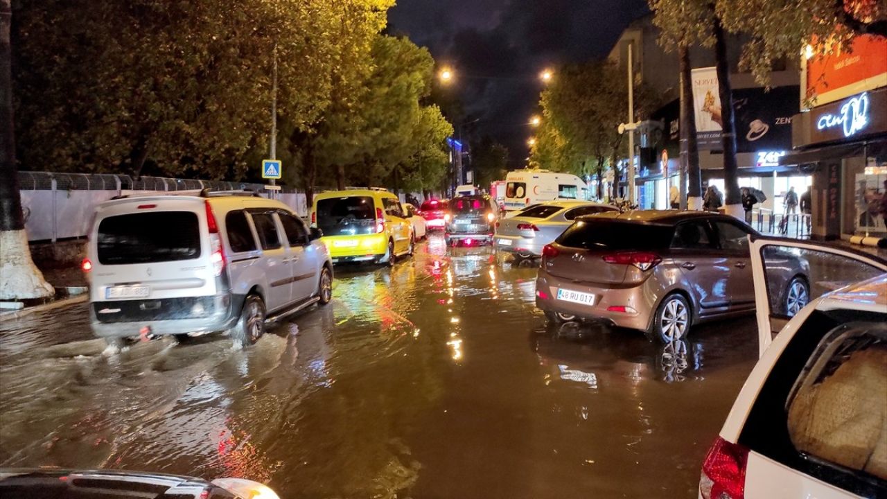 Fethiye'de Yağışlar Su Baskınlarına Neden Oldu