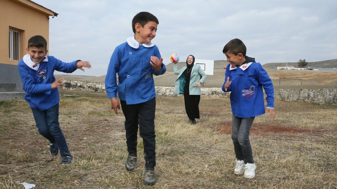 Zor Koşullarda Eğitim: Fatmanur Şimşek'in Hikayesi