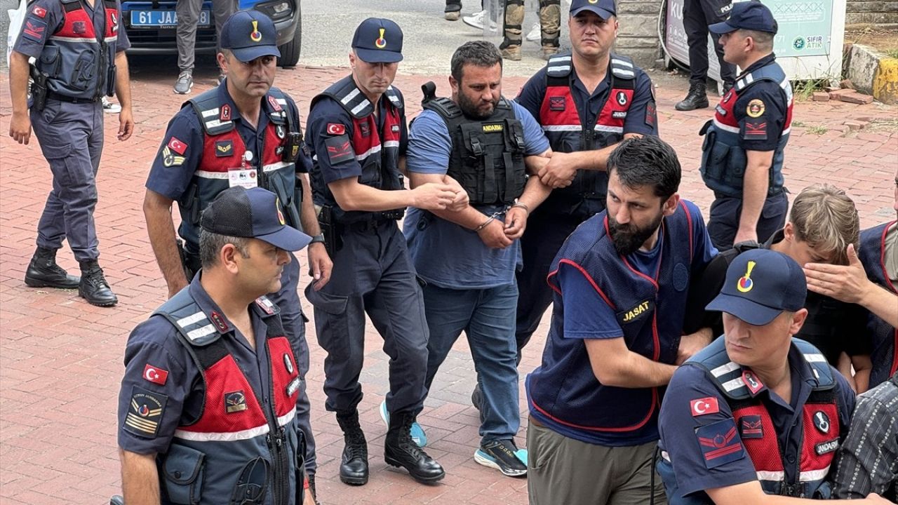 Trabzon'da Yangınla İlgili Cinayet Davası: 3 Zanlı Adliyeye Sevk Edildi