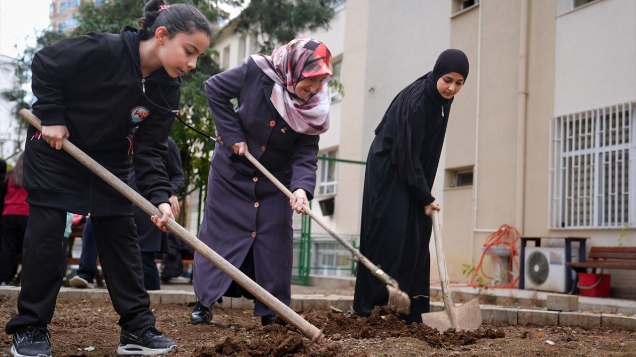 Öğrencilerine İşlevsel Bir Örnek: Bahçesiyle Eğitimde Farkındalık Yaratan Müdür