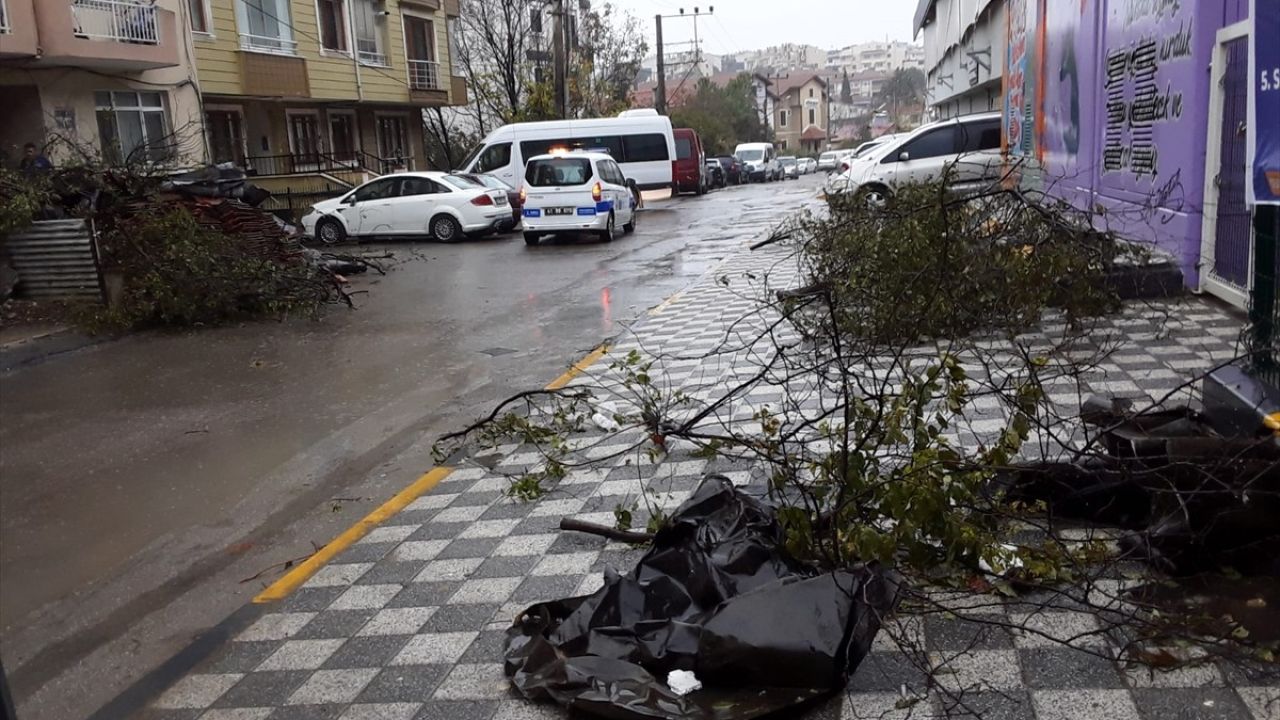 Kocaeli, Bolu ve Düzce'de Fırtına ve Sağanak Yağış Hayatı Olumsuz Etkiledi