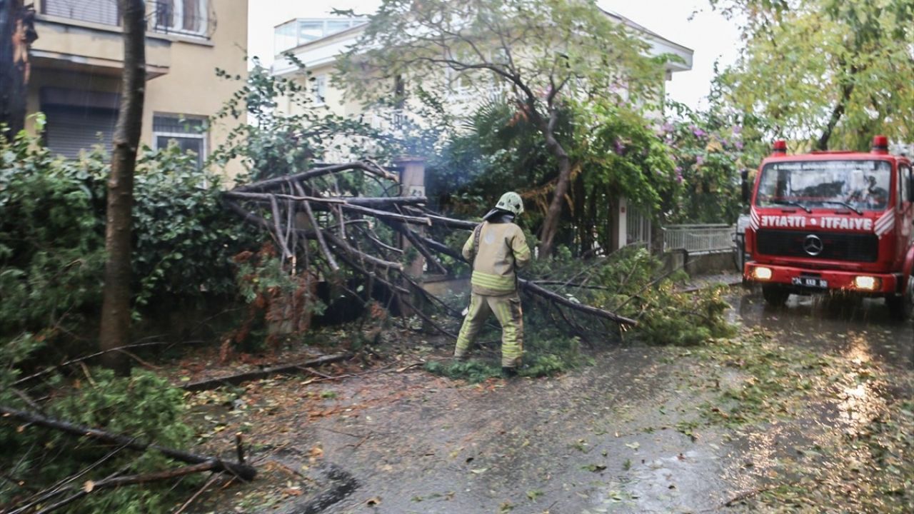 İstanbul'da Olumsuz Hava Koşulları Hayatı Etkiliyor