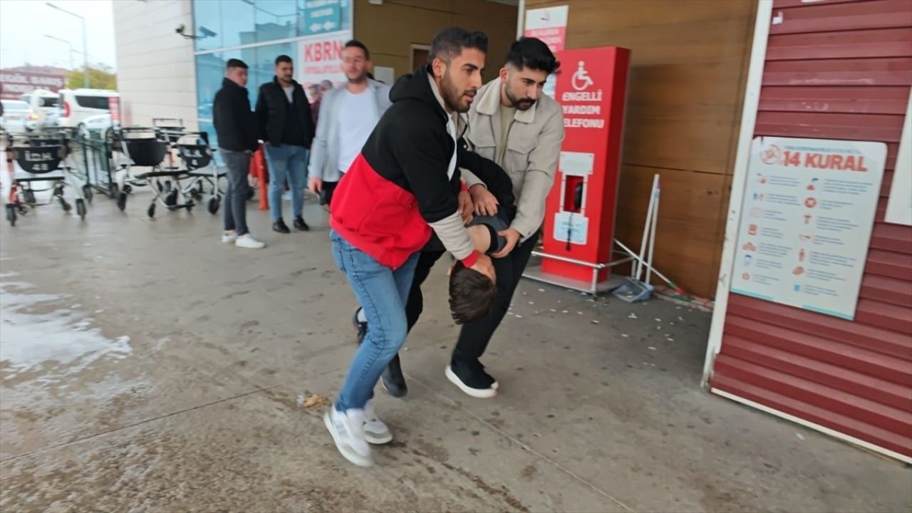 Bursa'da Torunu Dedesini Bıçakla Yaraladı