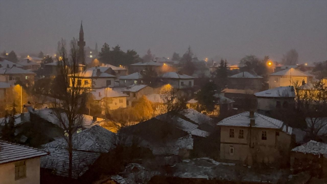 Çankırı'da Kar Yağışı Etkili Oluyor