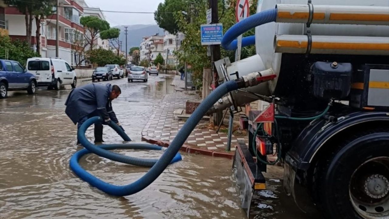 Balıkesir'de Sağanak Yağışlar Sonrası Acil Müdahale