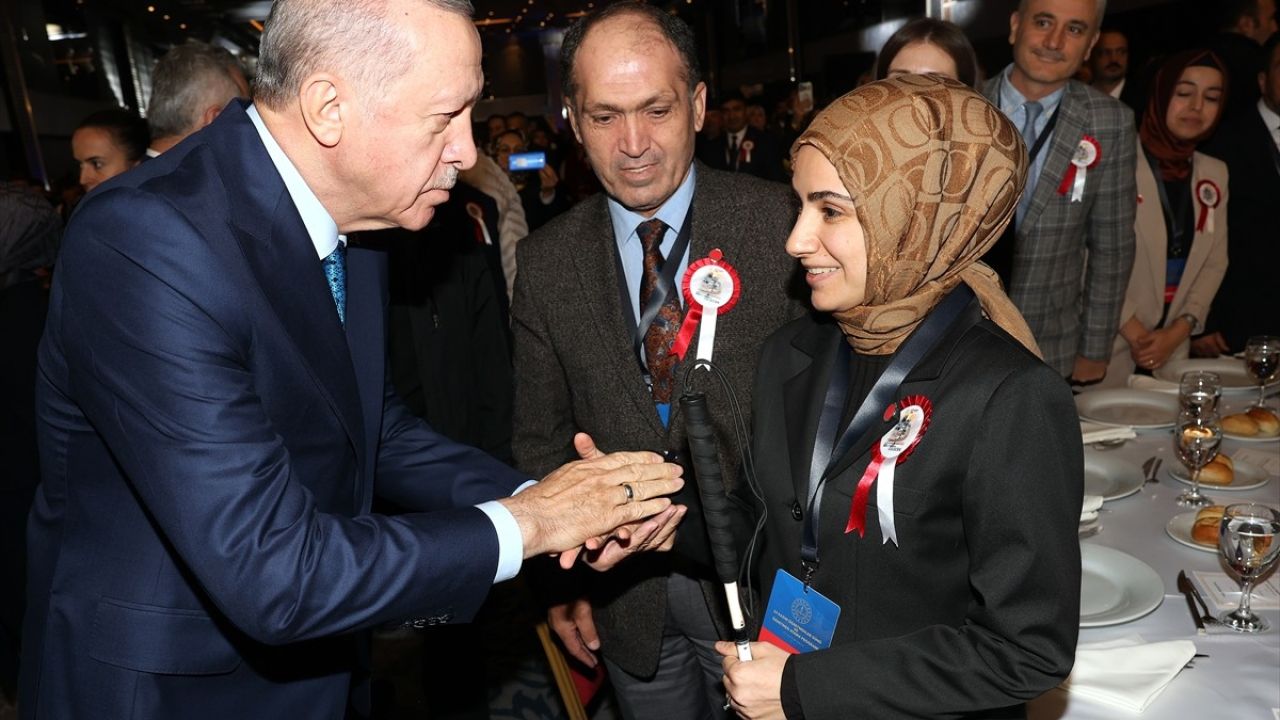 Cumhurbaşkanı Erdoğan Eğitim Üzerine Açıklamalarda Bulundu