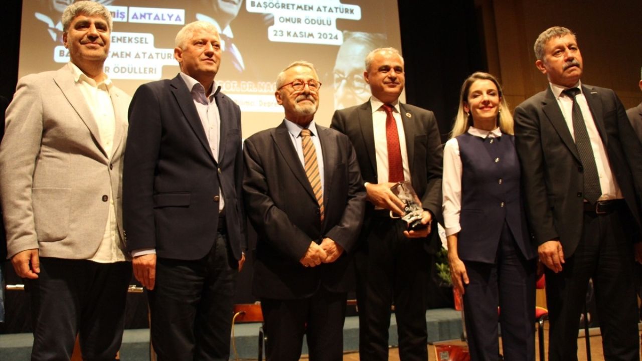 Prof. Dr. Naci Görür'e Atatürk Onur Ödülü Takdim Edildi