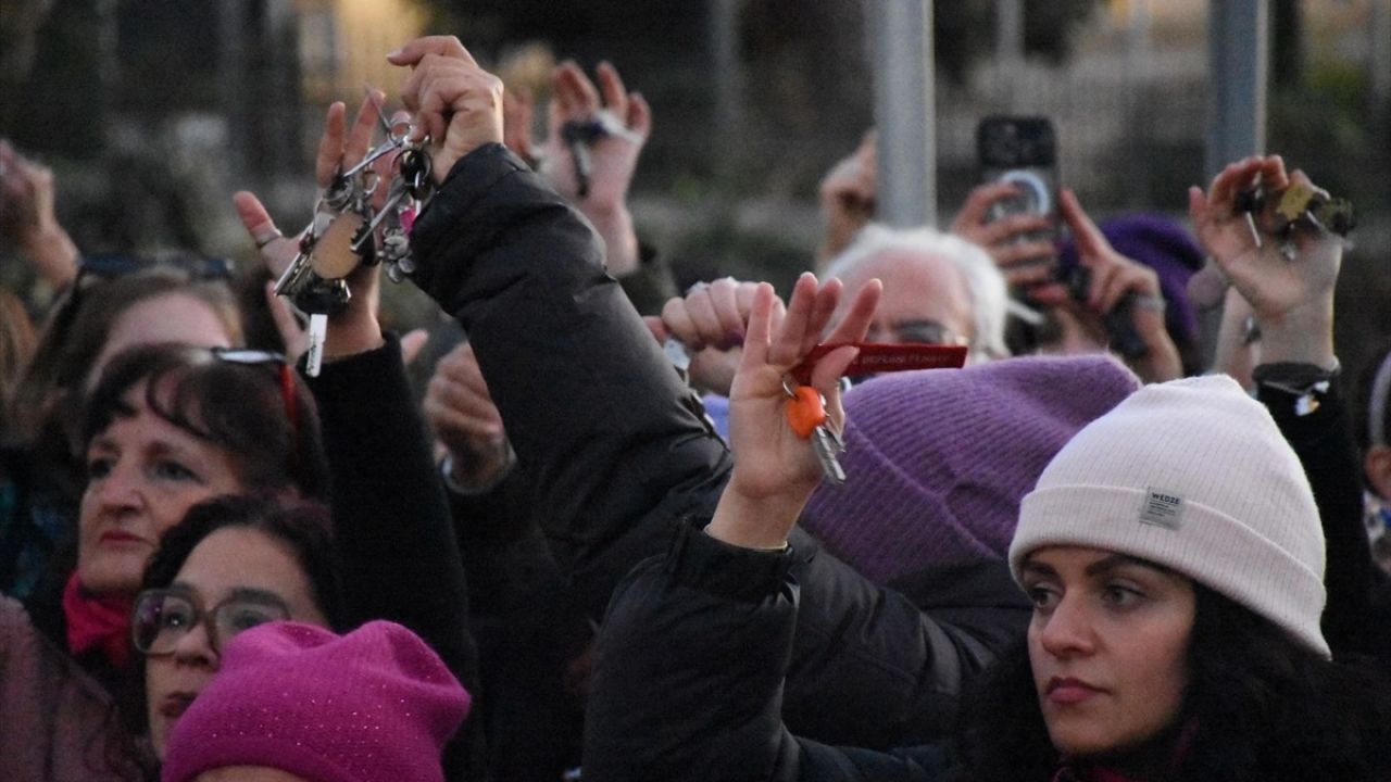 İtalya'da Kadına Yönelik Şiddet Protesto Edildi