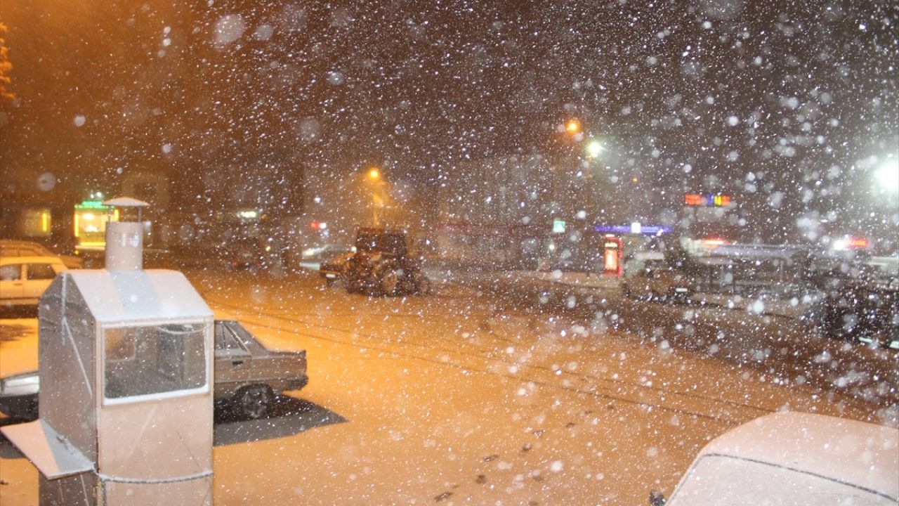 Konya'da Kar Yağışı Hayatı Etkiledi