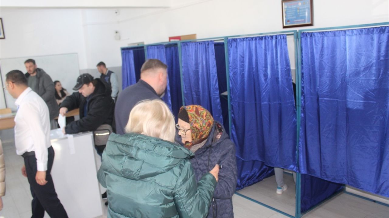 Romanya'da Cumhurbaşkanlığı Seçimi İçin Sandık Başında