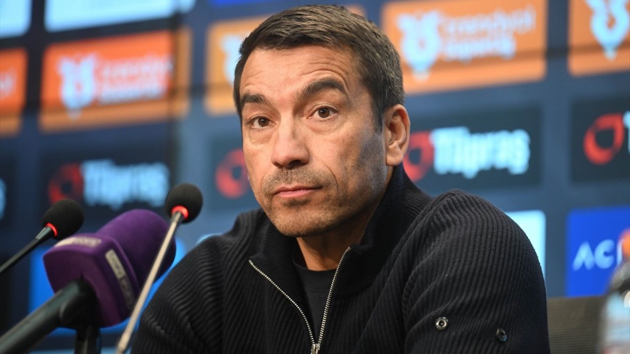 Beşiktaş Teknik Direktörü Van Bronckhorst'tan Şampiyonluk Mesajı