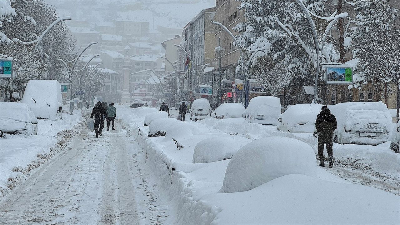 Orta ve Doğu Karadeniz'de 998 Yerleşim Yeri Erişime Kapandı