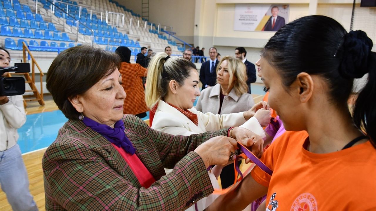 Adana'da Kadına Yönelik Şiddete Karşı Hentbol Etkinliği