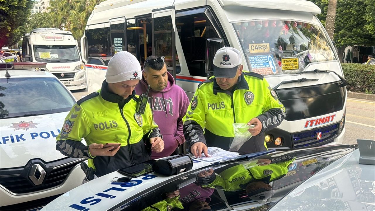 Adana'da Sivil Trafik Ekipleri Toplu Taşıma Araçlarını Denetledi