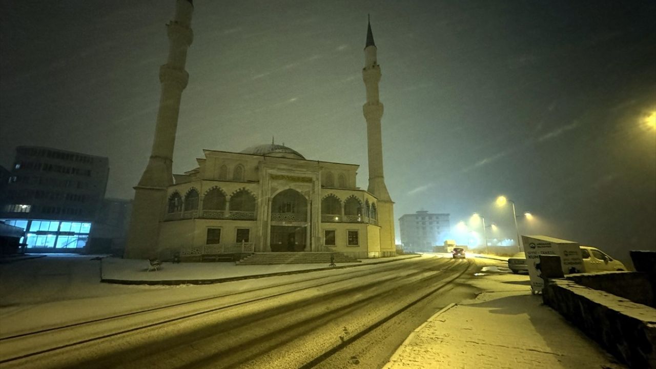 Kars ve Ardahan’da Kar Yağışı Hayatı Olumsuz Etkiledi