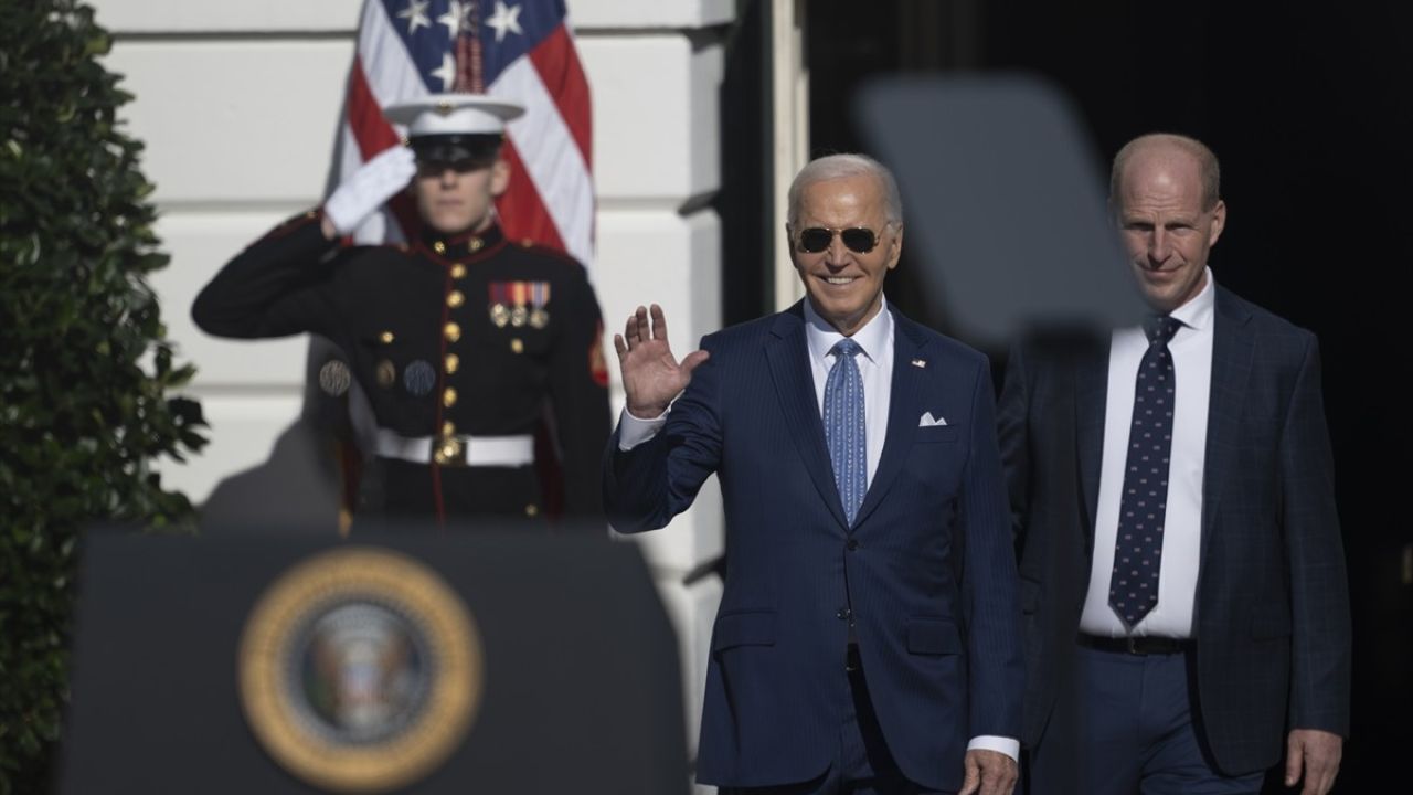 Joe Biden, Şükran Günü'nde İki Hindiyi Affetti