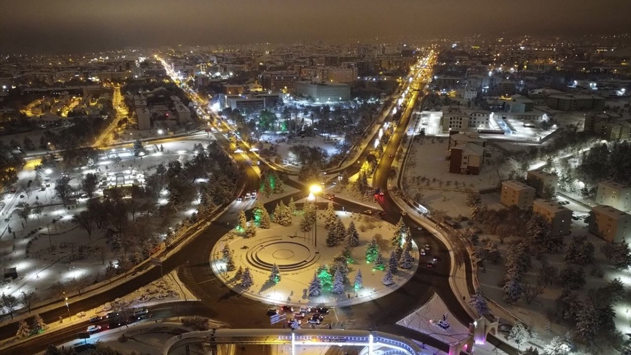 Erzurum'un Tarihi Mekanları Kış Büyüsüyle Beyazlara Büründü