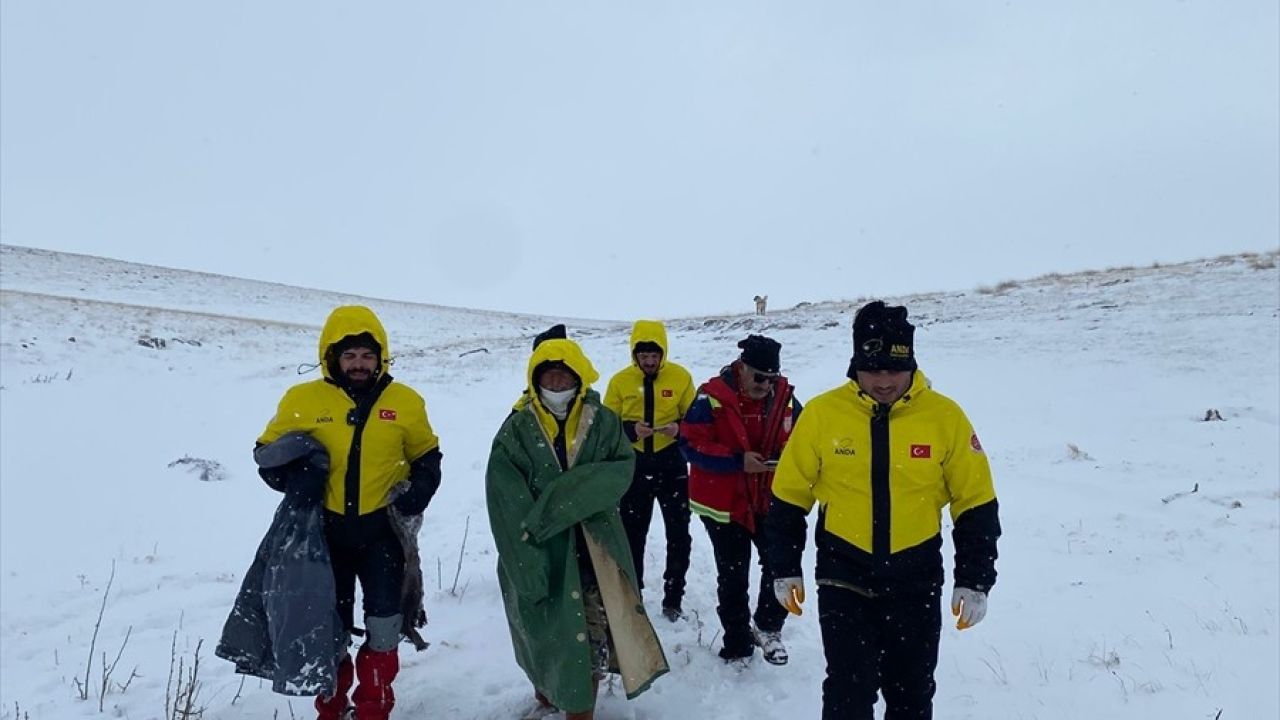 Kayseri'de Mahsur Kalan 80 Yaşındaki Çoban Kurtarıldı