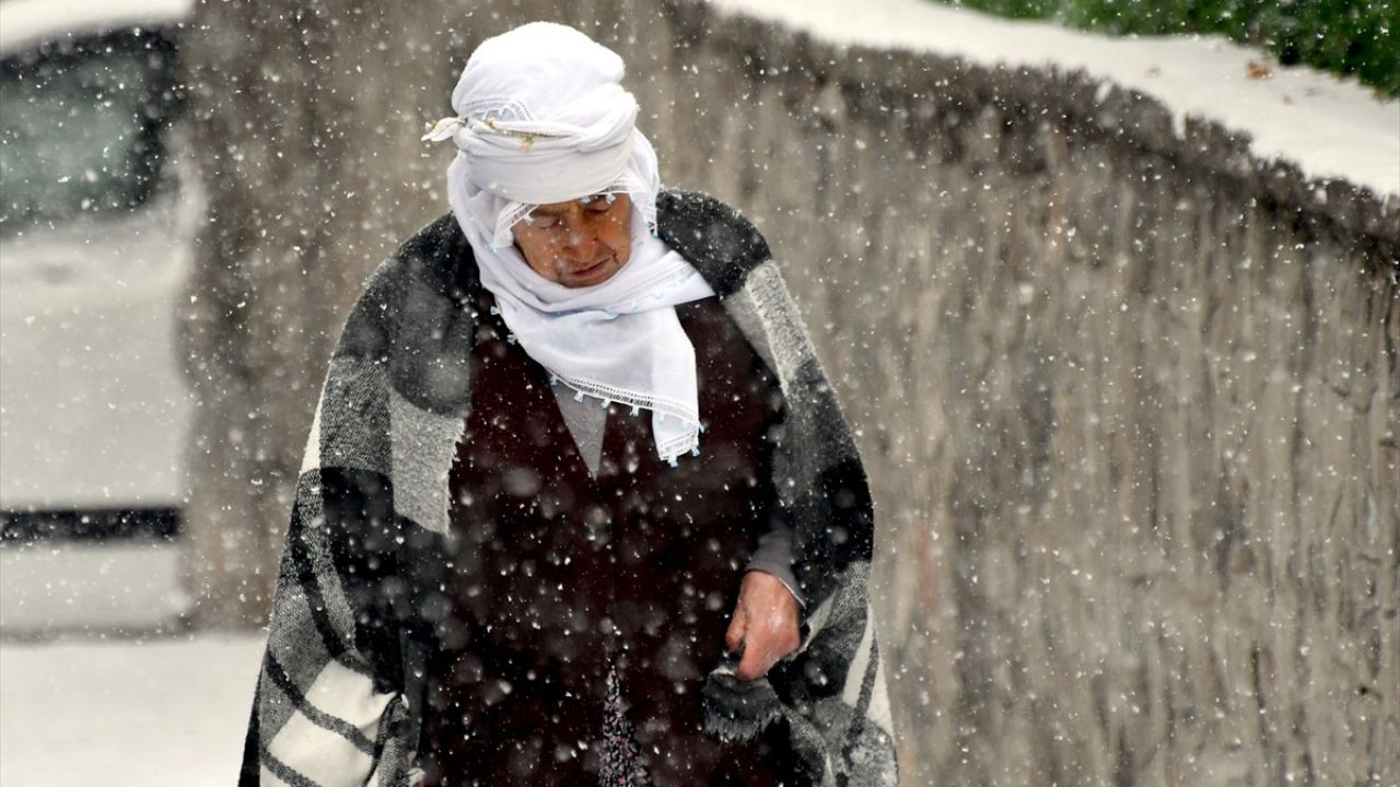 Doğu Anadolu'da Dondurucu Soğuk Hava Etkili Olmaya Devam Ediyor