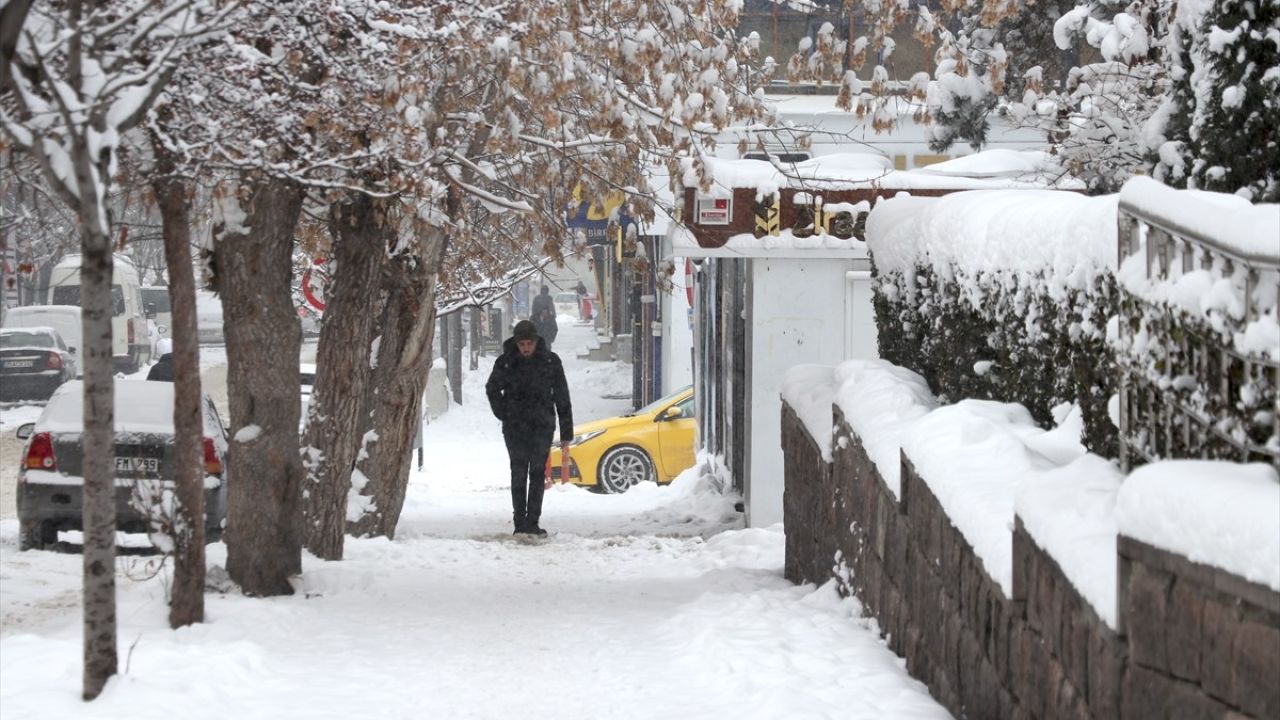 Doğu Anadolu'da Kar Yağışı Etkili Olmaya Devam Ediyor