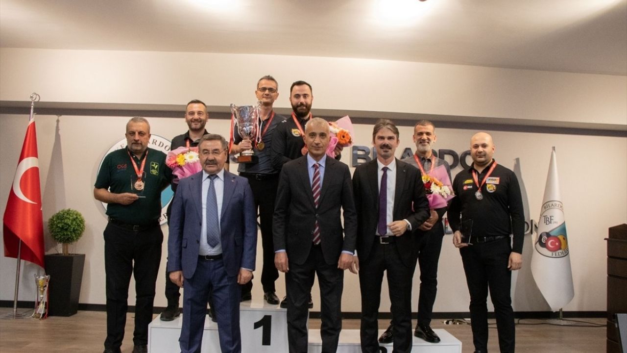 3 Bant Bilardo Türkiye Şampiyonası'nda Berkay Karakurt Birinci, Yılmaz Özcan Şampiyon