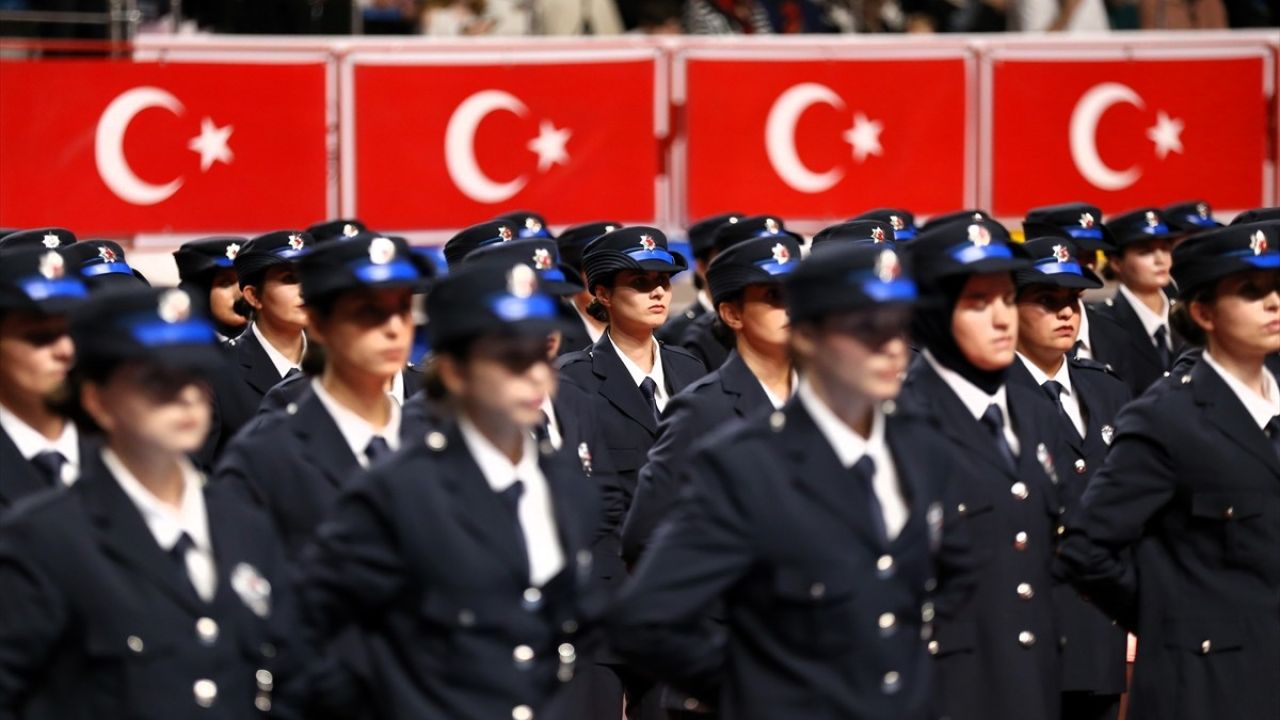 Aksaray'da 280 Kadın Polis Adayı Mezuniyet Töreni İle Hayata Atıldı