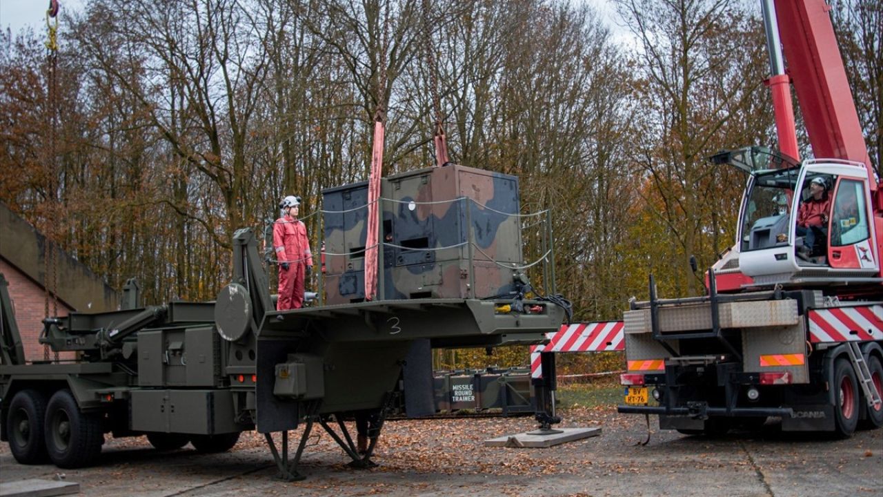 Ukrayna'ya Hollanda'dan Patriot Fırlatma Rampaları Teslim Edildi