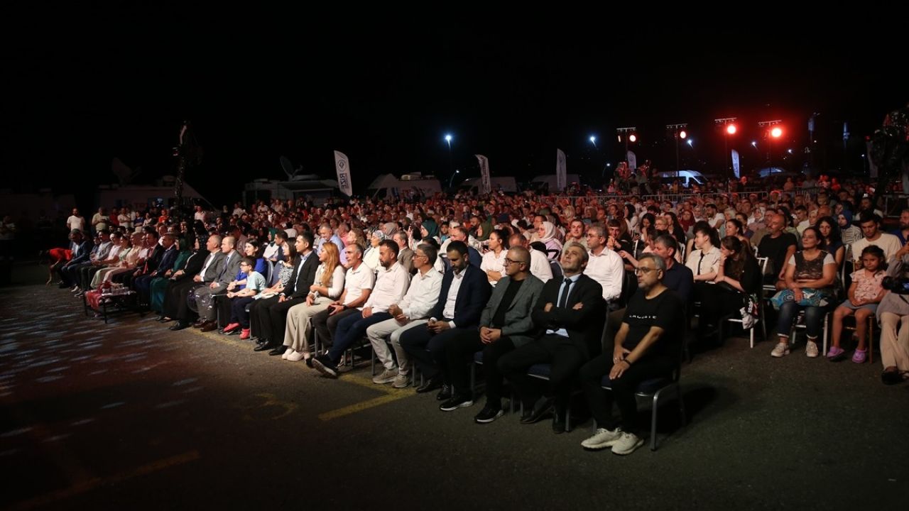 Rize'de TRT Sanatçıları Şehir Konserleri Coşkusu