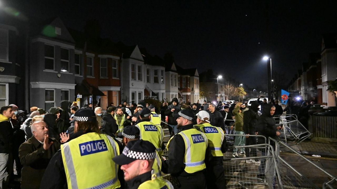 Londra'da PKK Destekçileri ile Polis Arasında Çatışmalar Devam Ediyor