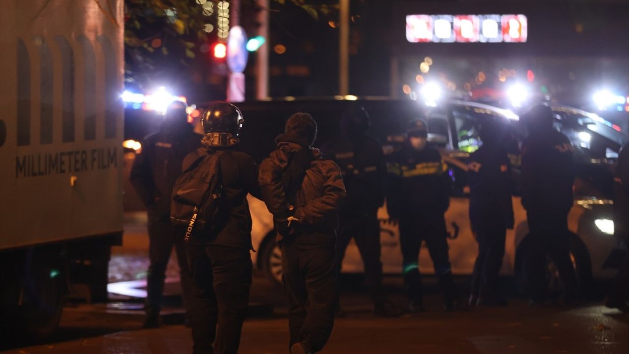 Gürcistan'da Göstericilerle Polis Arasında Çatışma