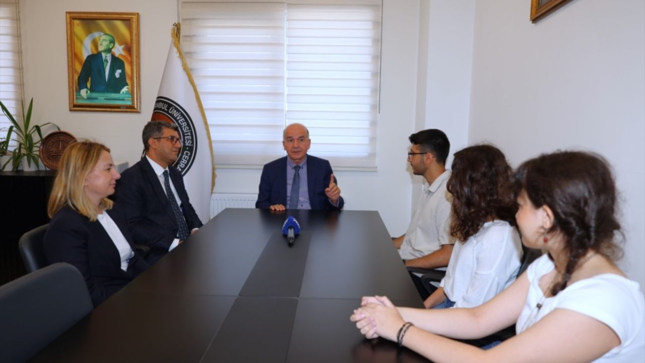 YKS Başarılarının Ardından Cerrahpaşa Tıp Fakültesi'ne Yerleşen Öğrenciler